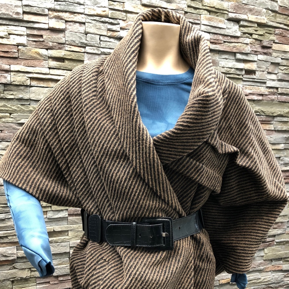 Cape/Jacket. Wool - Picture 4 of 6